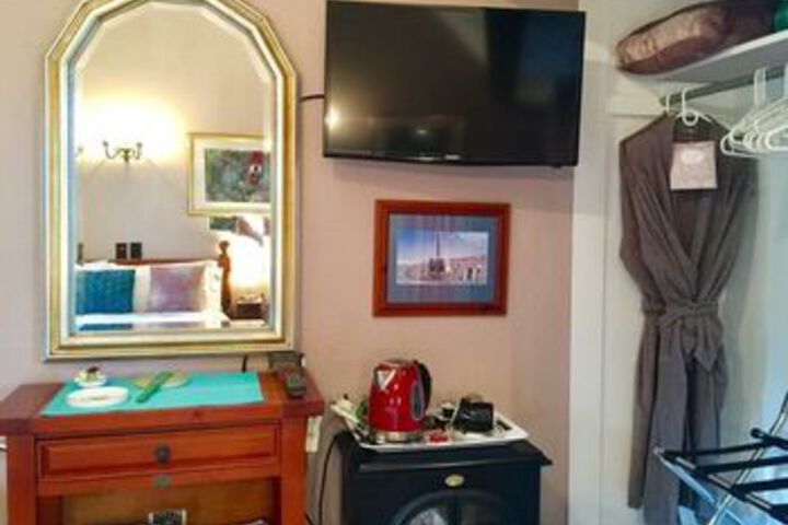 Room 32 of 60