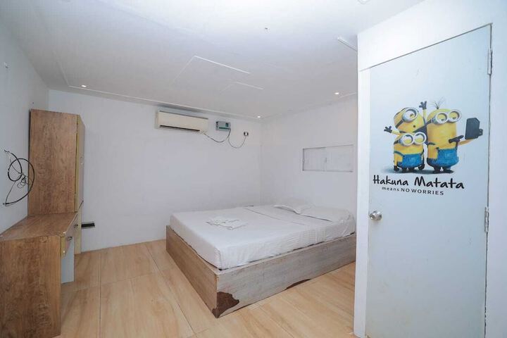 Room 4 of 38