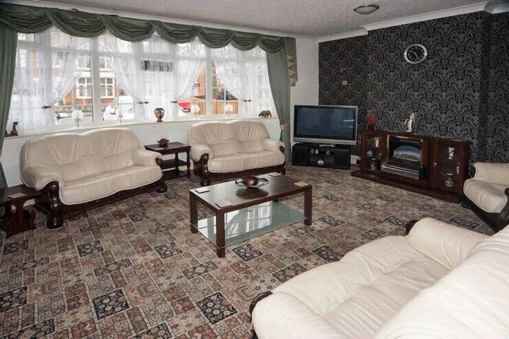 Lounge 21 of 26