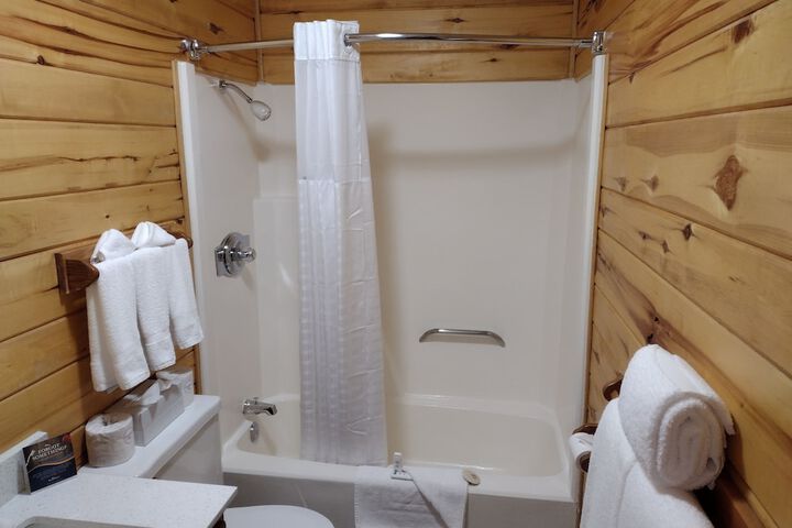 2 Queen Beds (27 of 28)