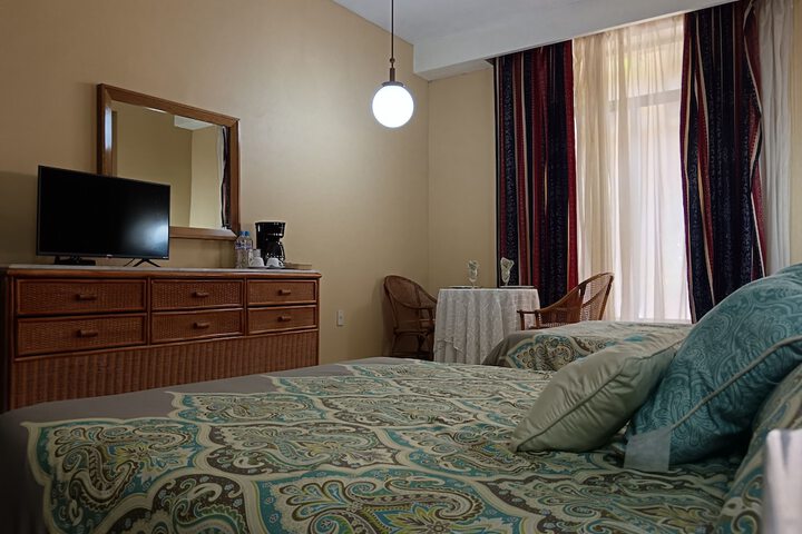 Room 11 of 27