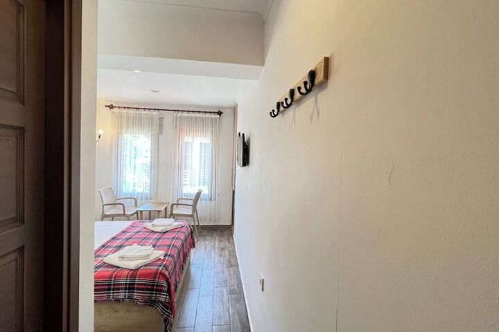 Room 5 of 6