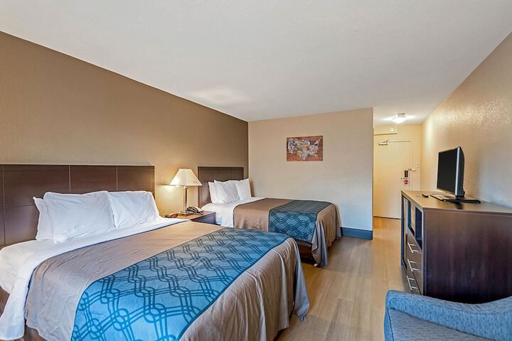 2 Queen Beds (1 of 7)