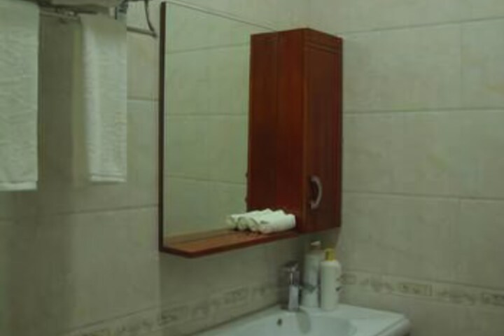 Room 3 of 8