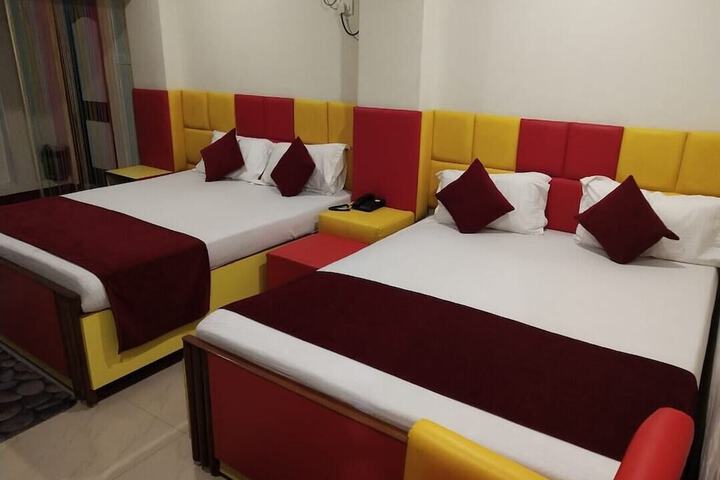 Room 5 of 10