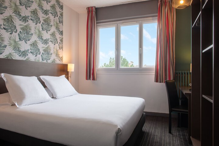Room 4 of 48