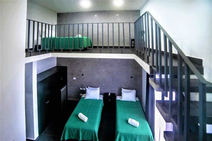 Room 19 of 120