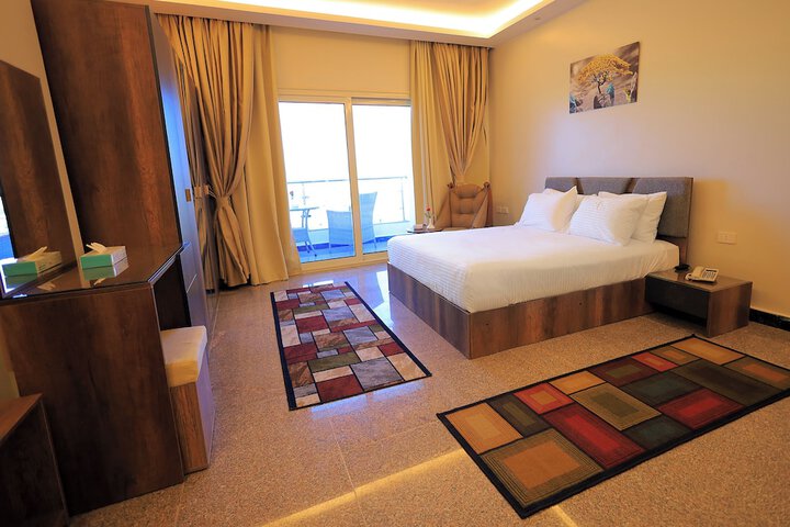Room 6 of 37