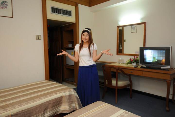 Room 13 of 40