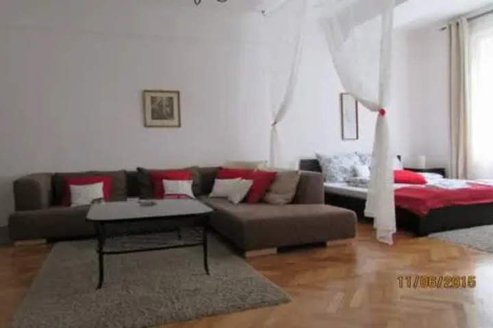 Room 5 of 15
