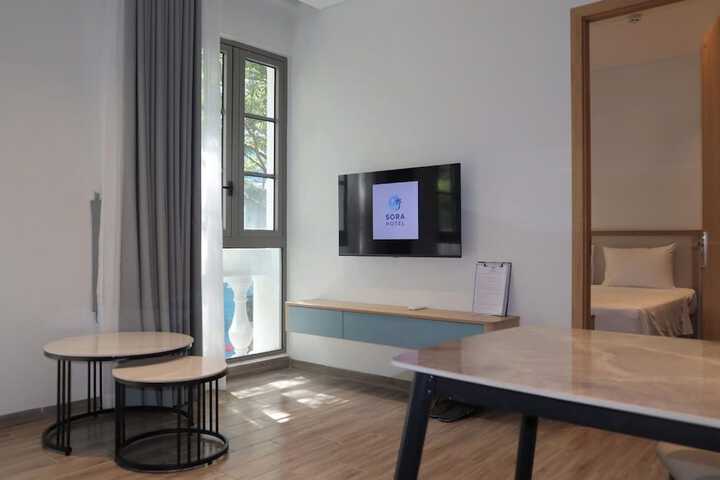 Room 11 of 18
