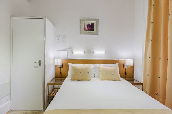 Room 13 of 107