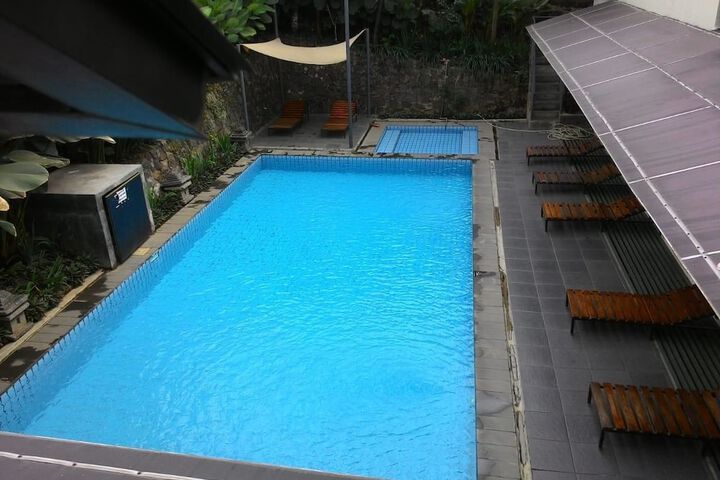 Pool 10 of 23