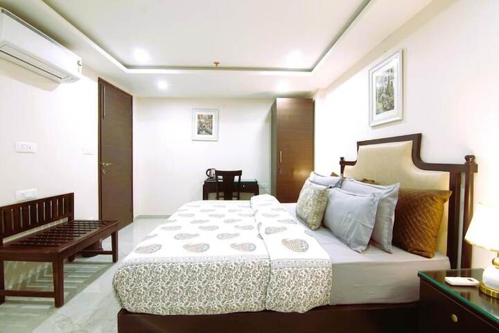 Room 28 of 53