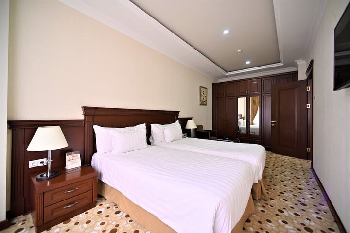 Room 28 of 86