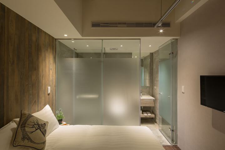 Room 26 of 76