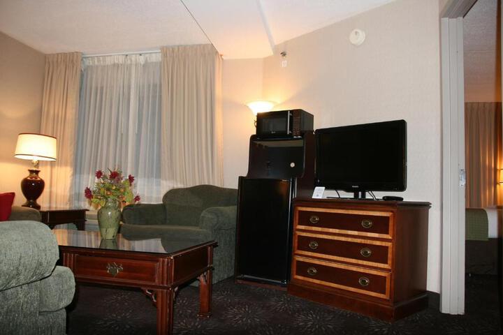 1 King Bed Accessible Communications (7 of 8)