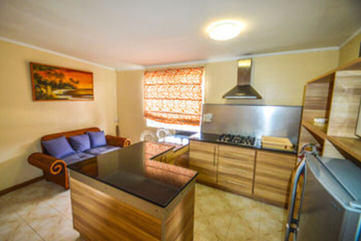 Room 6 of 9