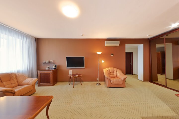 Room 12 of 30