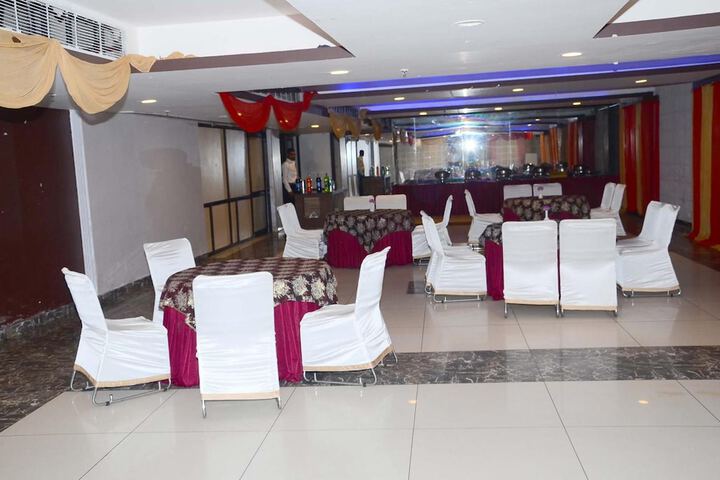 Ballroom/Hall 35 of 36