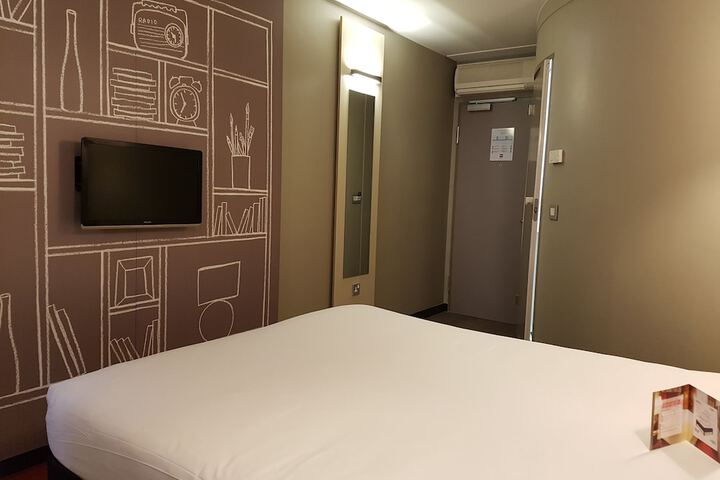 Room 6 of 56