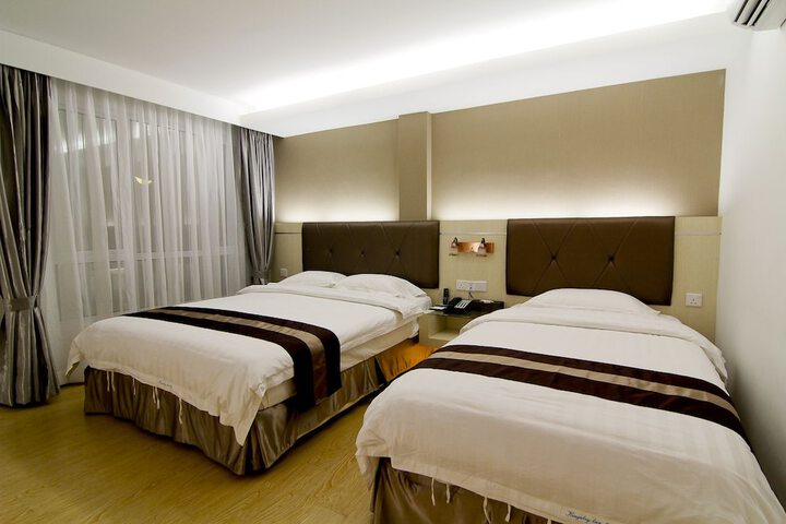 Room 16 of 44