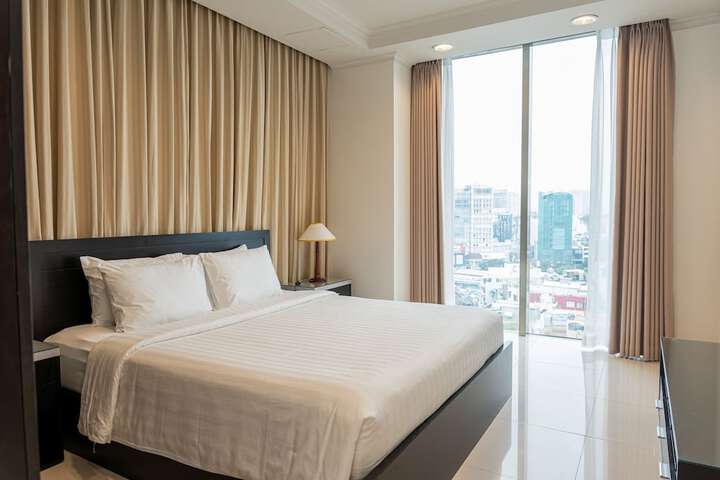 Room 3 of 8