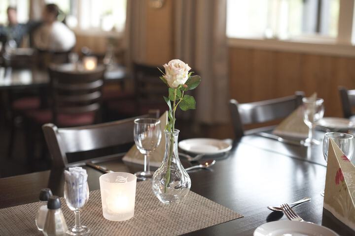 Dining 56 of 76
