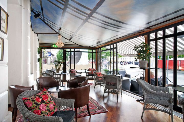 Lounge 52 of 60