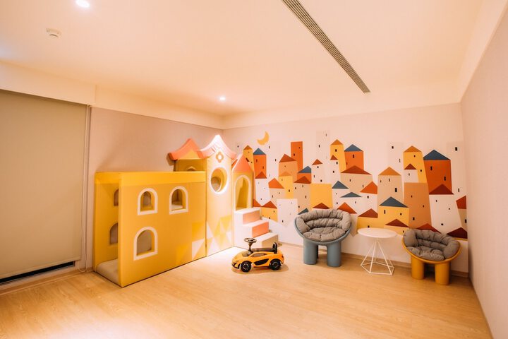 Room 95 of 210