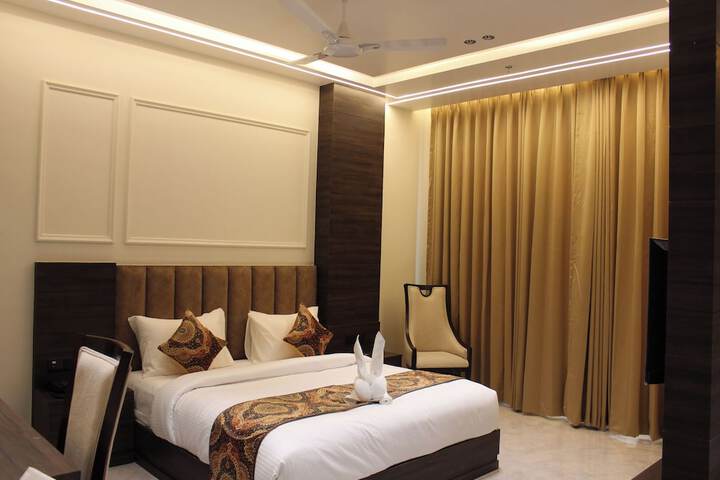 Room 40 of 77