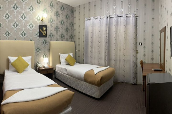 Room 10 of 22