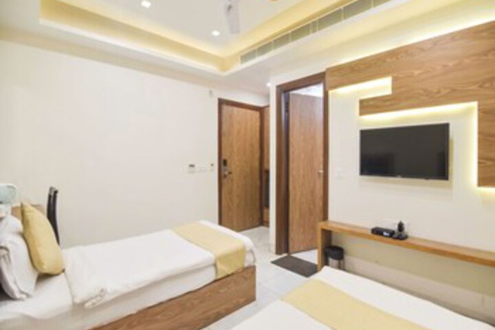 Room 15 of 23