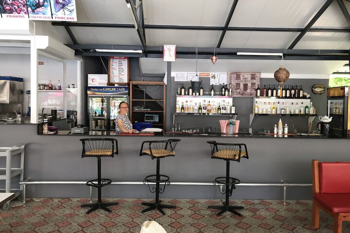 Lounge 22 of 26
