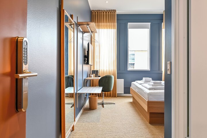 Room 9 of 40