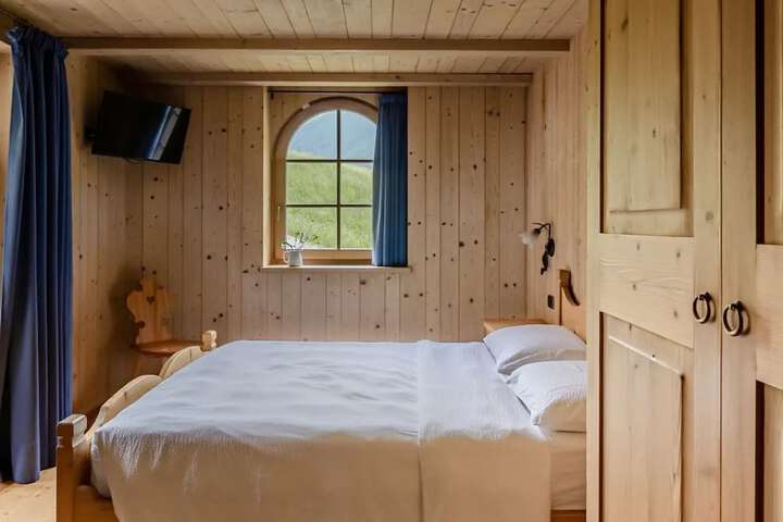 Room 14 of 26