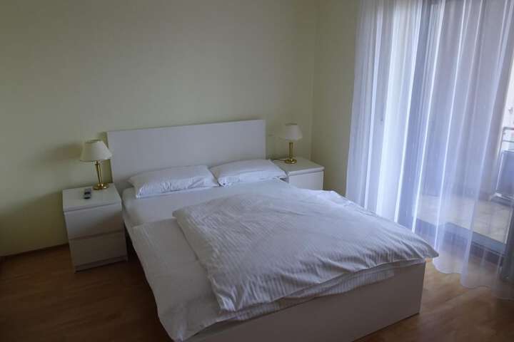 Room 9 of 24