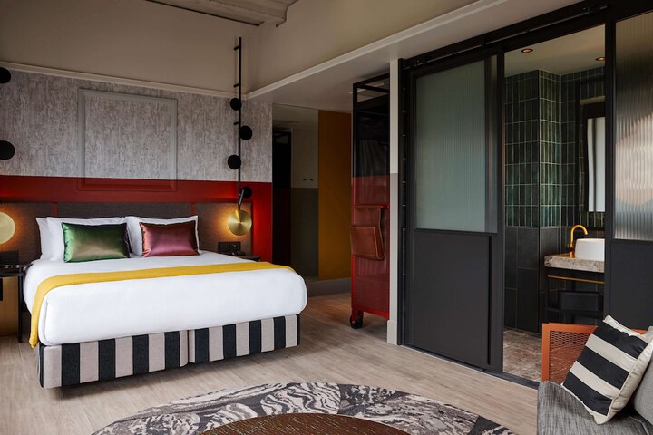 Room 9 of 56