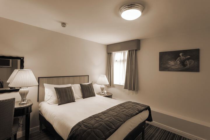 Room 13 of 141
