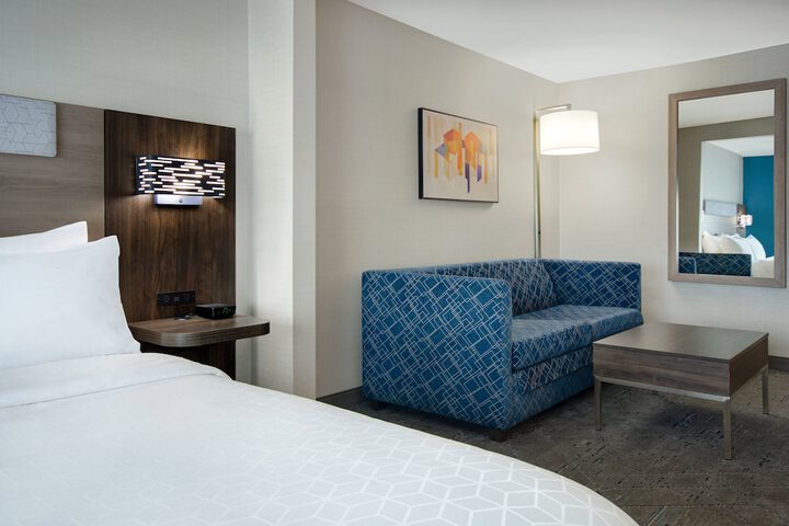 Room 18 of 53