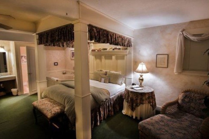 Room 13 of 48