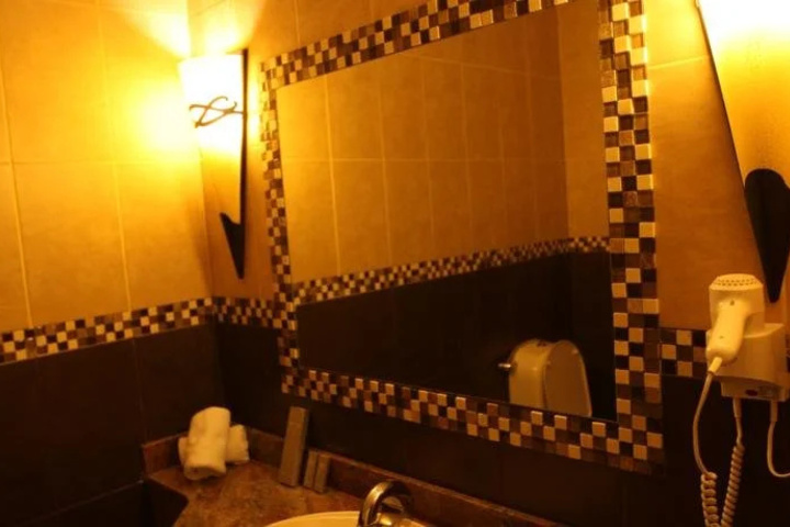 Room 10 of 29