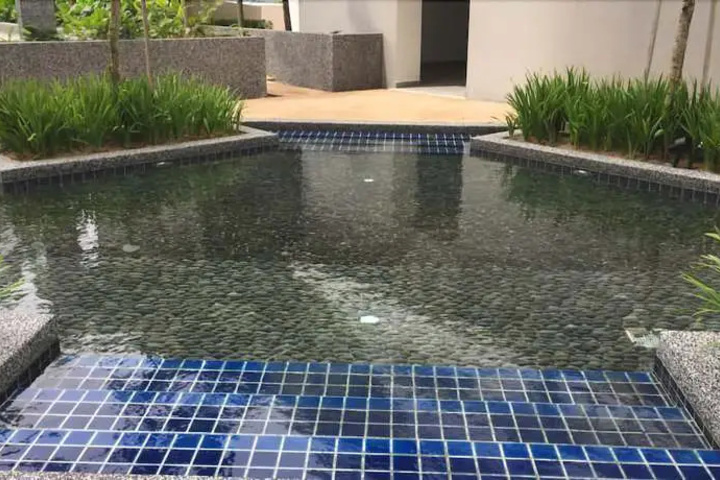 Pool 4 of 7