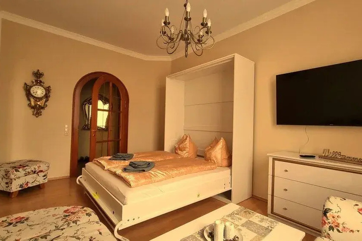 Room 5 of 11