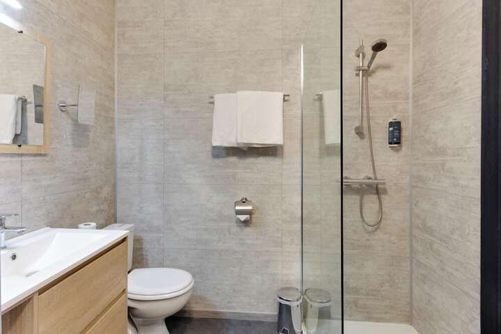 Room 20 of 33