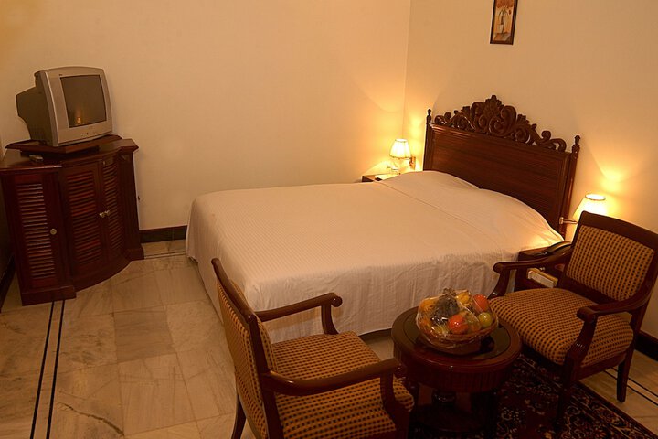 Room 8 of 31