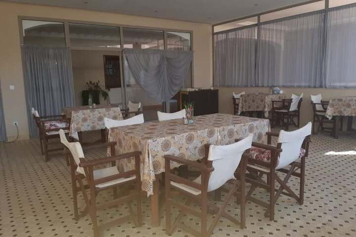 Dining 13 of 19