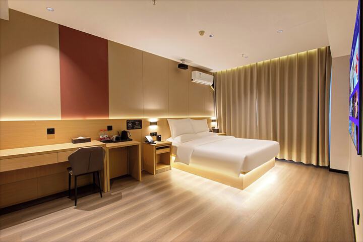 Room 17 of 36