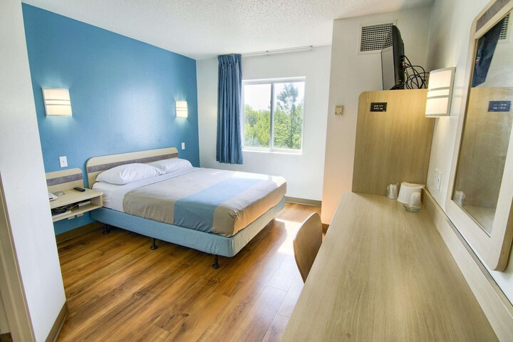 1 Queen Bed Refrigerator (1 of 13)