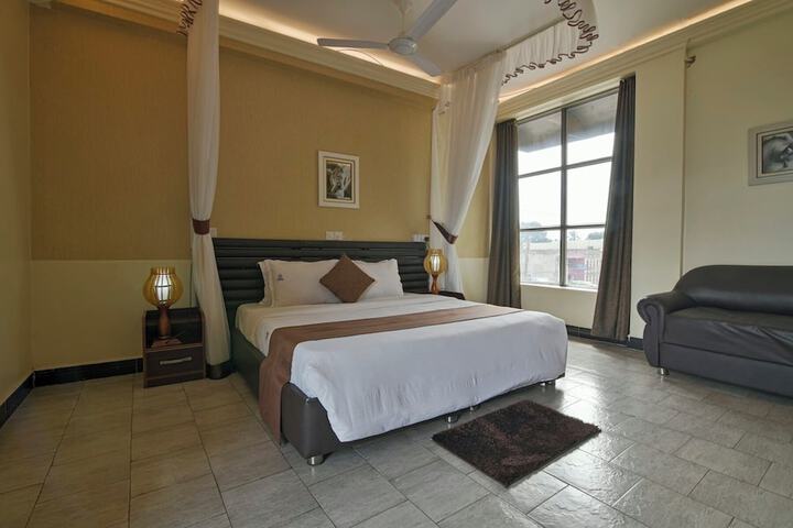 Room 9 of 36